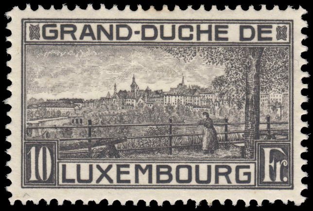 Luxembourg 1923 10fr perf 11½ lightly mounted mint.