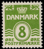 Denmark 1933-2004 8ø yellow-green unmounted mint.