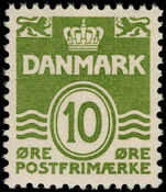 Denmark 1933-2004 10ø green unmounted mint.