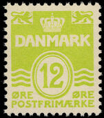 Denmark 1933-2004 12ø pale yellow-green unmounted mint.