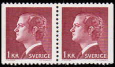 Sweden 1974-80 Carl Gustav 1Kr Booklet Pair unmounted mint.